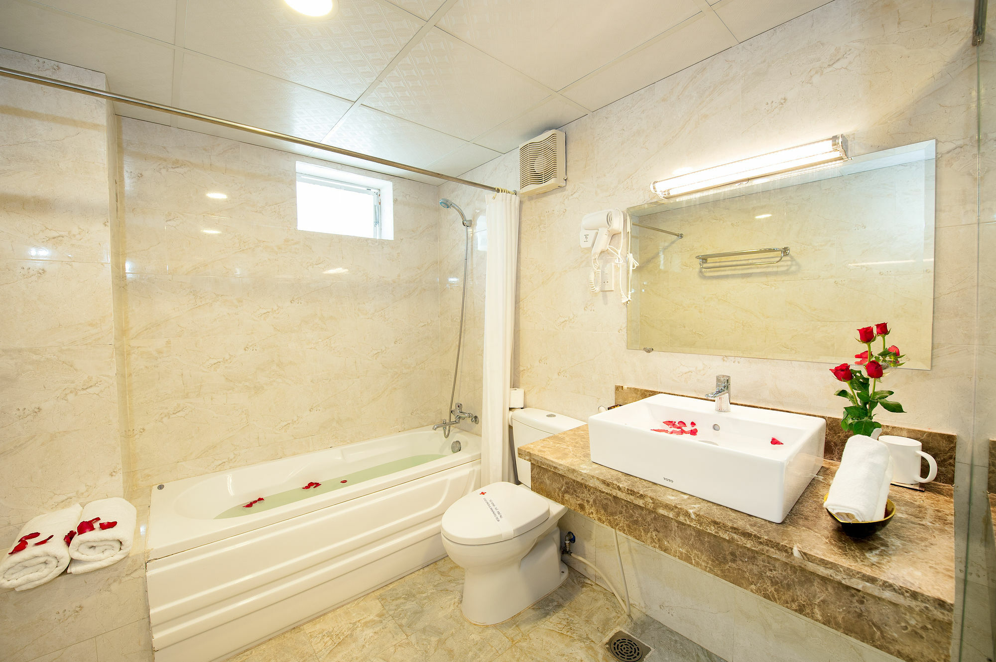 Paris Gold Hotel Ho Chi Minh City Exterior photo